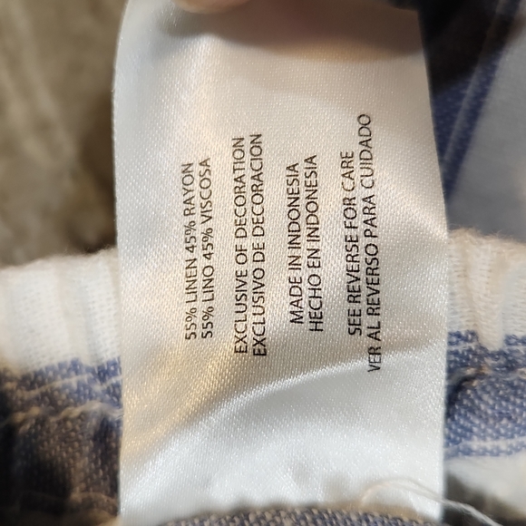 Gap striped shorts - gently worn - Picture 4 of 4